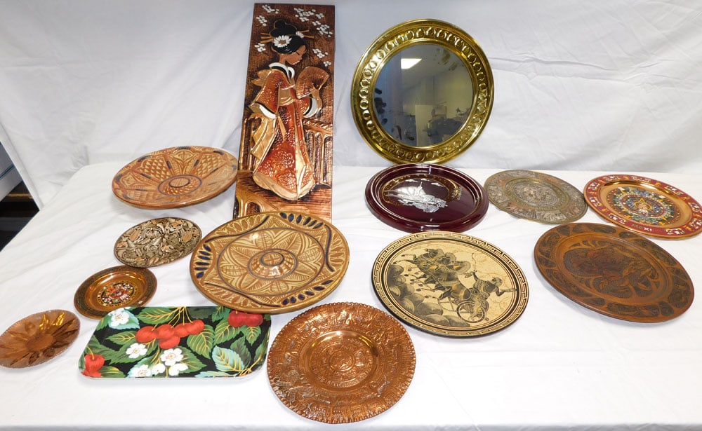 Lot Pottery Plates - Metal Wall Plaques (1 of 4)