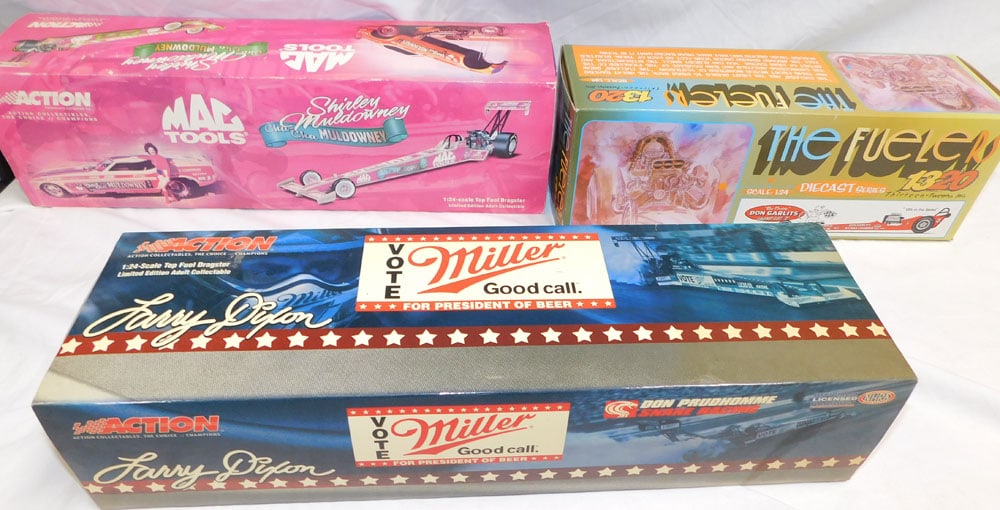 Lot 3 Diecast Vehicles In Box (1 of 4)