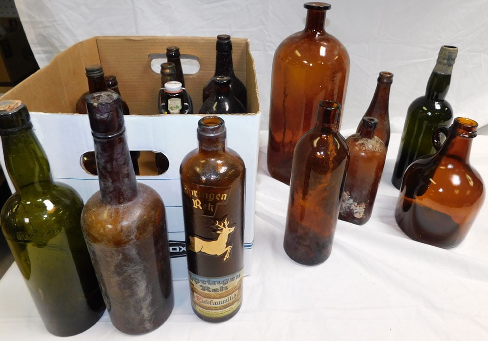 Lot Antique Amber Bottles (1 of 4)