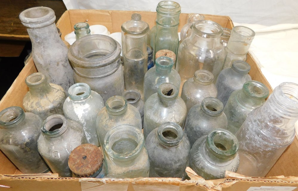 Lot Antique Medicine Bottles: Lot Antique Medicine Bottles. ALL DESCRIPTIONS AND ANY CONDITION STATEMENT GIVEN BY LANGSTON AUCTION GALLERY ARE STRICTLY OPINIONS AND LANGSTON'S SHALL HAVE NO RESPONSIBILITY FOR ERRORS OR OMISSIONS. 