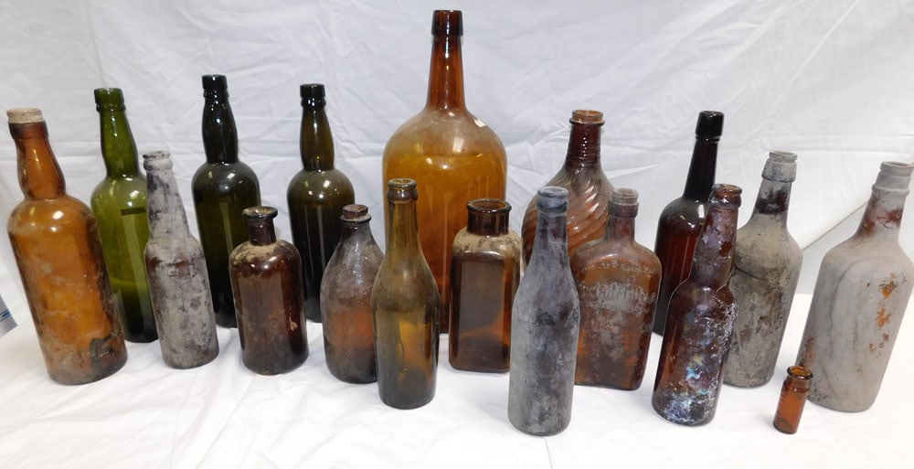Lot Antique Amber Bottles (1 of 3)