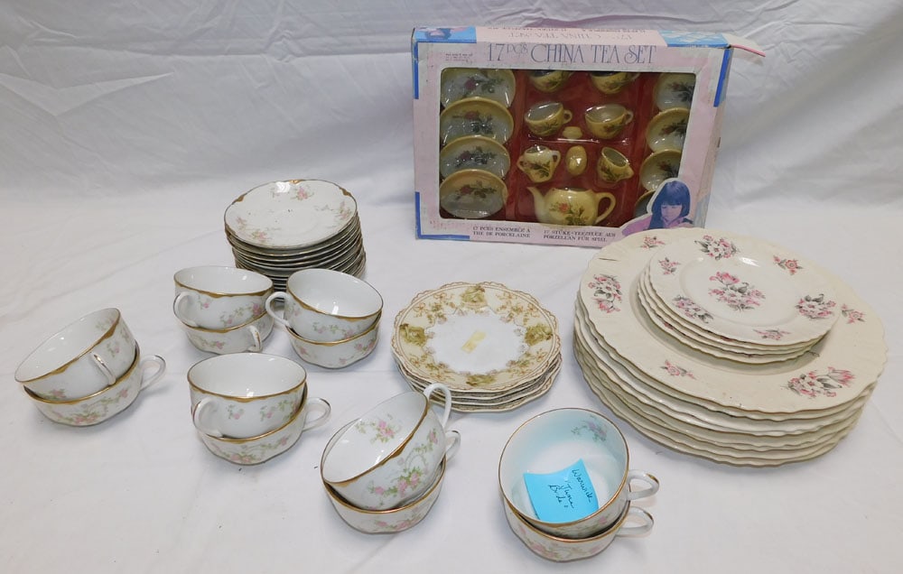 Lot Warwick China - Childs Tea Set (1 of 4)