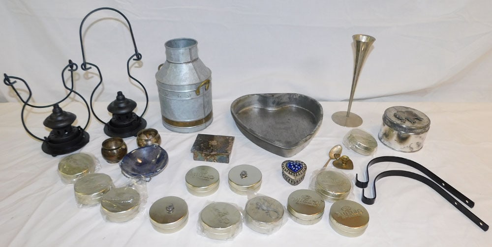 Lot Metal Ware: Lot Metal Ware. ALL DESCRIPTIONS AND ANY CONDITION STATEMENT GIVEN BY LANGSTON AUCTION GALLERY ARE STRICTLY OPINIONS AND LANGSTON'S SHALL HAVE NO RESPONSIBILITY FOR ERRORS OR OMISSIONS. THE ABSENCE OF
