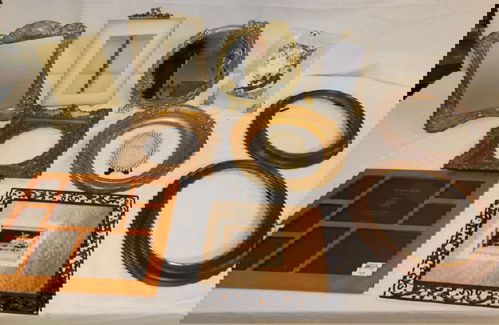 Lot Picture Frames & Mirrors: Lot Picture Frames & Mirrors. ALL DESCRIPTIONS AND ANY CONDITION STATEMENT GIVEN BY LANGSTON AUCTION GALLERY ARE STRICTLY OPINIONS AND LANGSTON'S SHALL HAVE NO RESPONSIBILITY FOR ERRORS OR OMISSIONS.