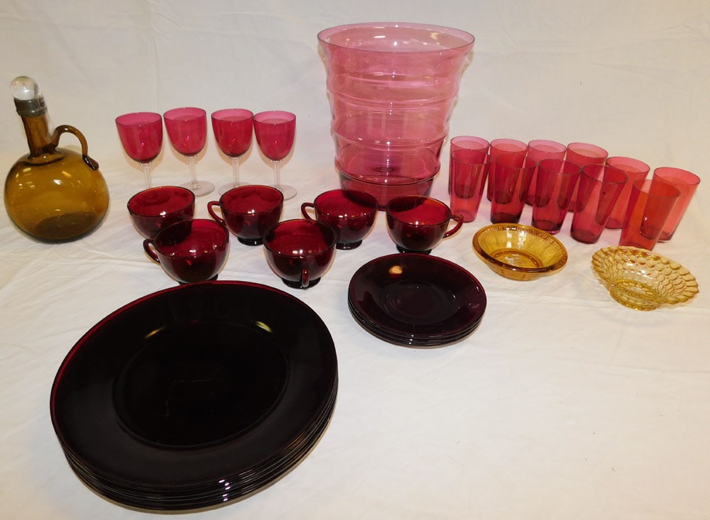 Lot Cranberry Glass Items (1 of 5)