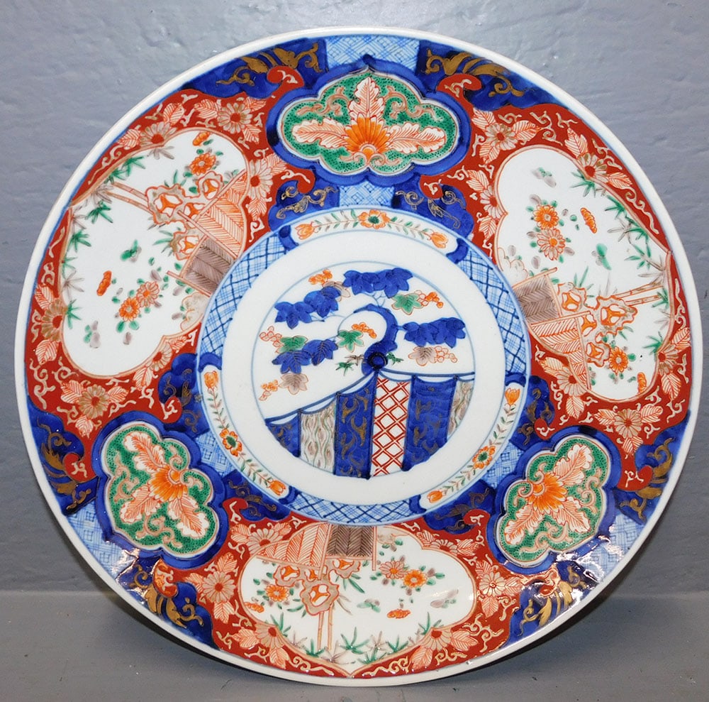 Antique Imari Porcelain Bowl: Antique Imari Porcelain Bowl. 14 1/4" Dia ALL DESCRIPTIONS AND ANY CONDITION STATEMENT GIVEN BY LANGSTON AUCTION GALLERY ARE STRICTLY OPINIONS AND LANGSTON'S SHALL HAVE NO RESPONSIBILITY FOR ERRORS OR