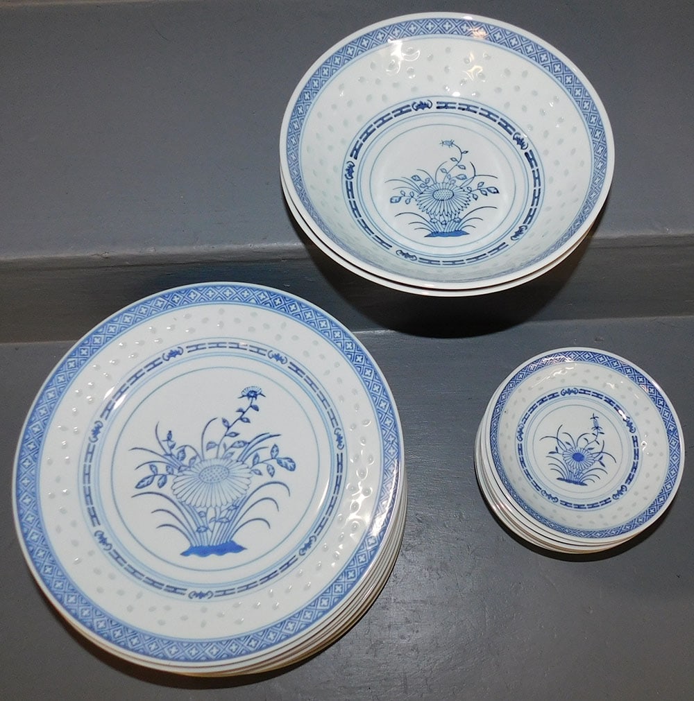 22 Oriental Blue/White Rice Plates & Bowls (1 of 3)
