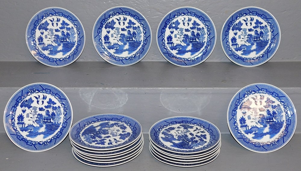 19 Blue Willow Plates (1 of 5)