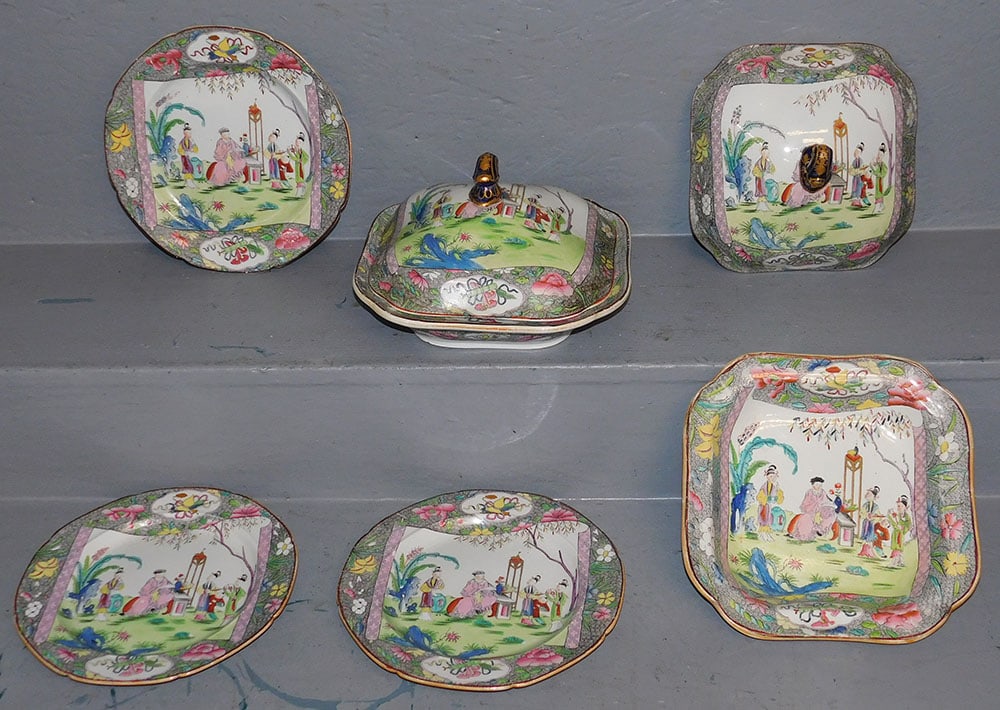 5 Pieces of Ironstone China: 5 Pieces of Ironstone China. ALL DESCRIPTIONS AND ANY CONDITION STATEMENT GIVEN BY LANGSTON AUCTION GALLERY ARE STRICTLY OPINIONS AND LANGSTON'S SHALL HAVE NO RESPONSIBILITY FOR ERRORS OR OMISSIONS. T