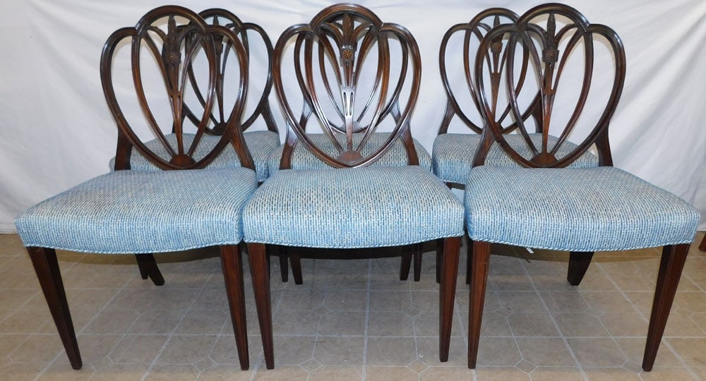 Set of 6 Carved Mahogany Dining Chairs: Set of 6 Carved Mahogany Dining Chairs . 37 1/2" H ALL DESCRIPTIONS AND ANY CONDITION STATEMENT GIVEN BY LANGSTON AUCTION GALLERY ARE STRICTLY OPINIONS AND LANGSTON'S SHALL HAVE NO RESPONSIBILITY FOR 