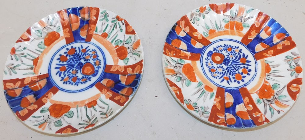Pair of Antique Imari Porcelain Plates: Pair of Antique Imari Porcelain Plates. 8 1/2" Dia ALL DESCRIPTIONS AND ANY CONDITION STATEMENT GIVEN BY LANGSTON AUCTION GALLERY ARE STRICTLY OPINIONS AND LANGSTON'S SHALL HAVE NO RESPONSIBILITY FOR 