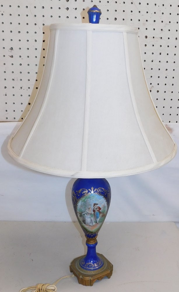 Hand Painted Porcelain Lamp: Hand Painted Porcelain Lamp. 28 1/2" H ALL DESCRIPTIONS AND ANY CONDITION STATEMENT GIVEN BY LANGSTON AUCTION GALLERY ARE STRICTLY OPINIONS AND LANGSTON'S SHALL HAVE NO RESPONSIBILITY FOR ERRORS OR OM
