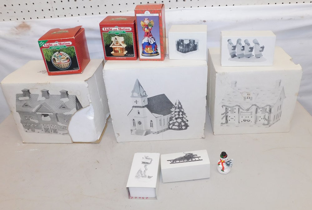 Lot Christmas Snow Village Houses & Ornaments: Lot Christmas Snow Village Houses & Ornaments. ALL DESCRIPTIONS AND ANY CONDITION STATEMENT GIVEN BY LANGSTON AUCTION GALLERY ARE STRICTLY OPINIONS AND LANGSTON'S SHALL HAVE NO RESPONSIBILITY FOR ERRO