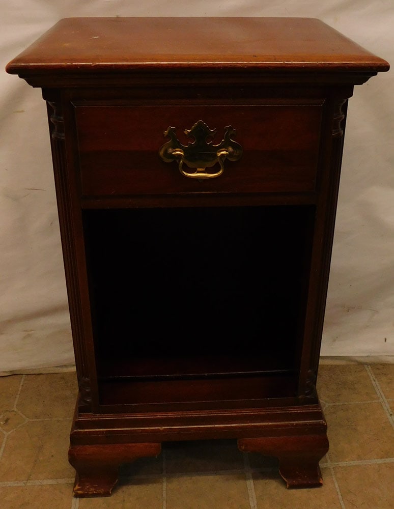 Mahogany Night Stand With One Drawer: Mahogany Night Stand With One Drawer. 18" W 14" D 19 1/4" H ALL DESCRIPTIONS AND ANY CONDITION STATEMENT GIVEN BY LANGSTON AUCTION GALLERY ARE STRICTLY OPINIONS AND LANGSTON'S SHALL HAVE NO RESPONSIBI
