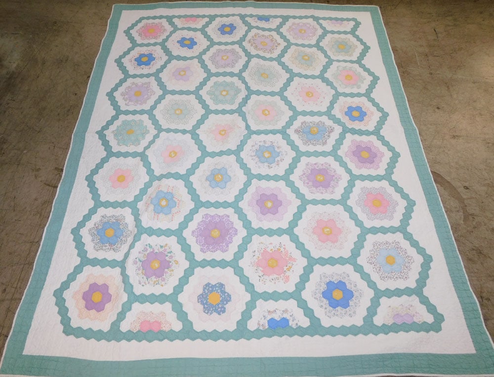 5' 6" X 6' 10" Antique Handmade Quilt (1 of 4)
