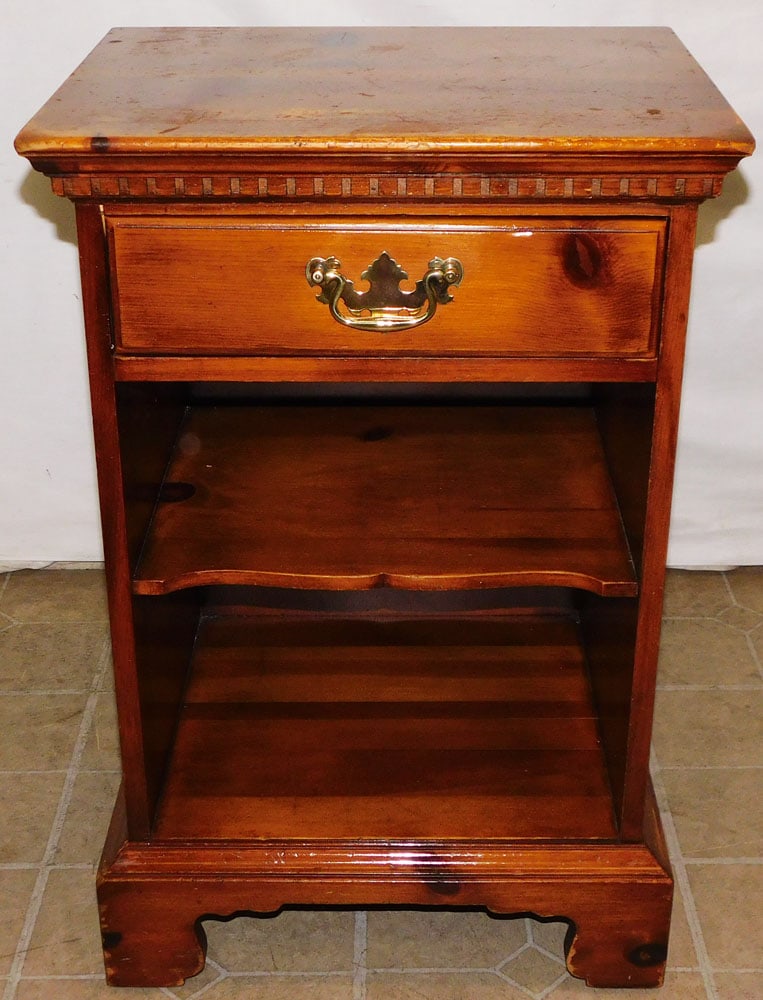 Pine One Drawer Night stand By Davis Cabinet Co. (1 of 7)