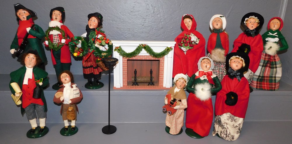 Lot 12 Byers Choice Carolers (1 of 5)