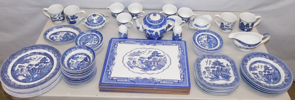 76 Pc Blue Willow China (1 of 17)