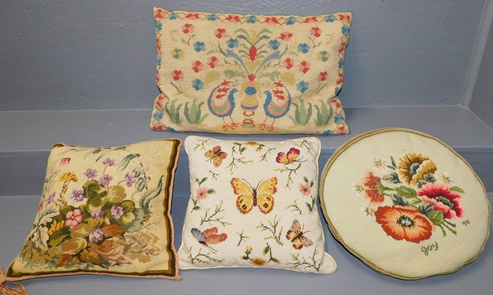 Lot Needlepoint Pillows (1 of 4)