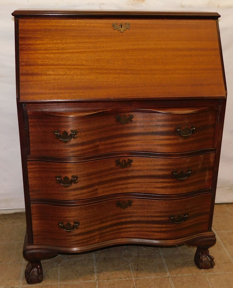Mahogany Serpentine Front Desk: Mahogany Serpentine Front Desk. 29 3/4" W 16" D 40 1/2" H ALL DESCRIPTIONS AND ANY CONDITION STATEMENT GIVEN BY LANGSTON AUCTION GALLERY ARE STRICTLY OPINIONS AND LANGSTON'S SHALL HAVE NO RESPONSIBILI