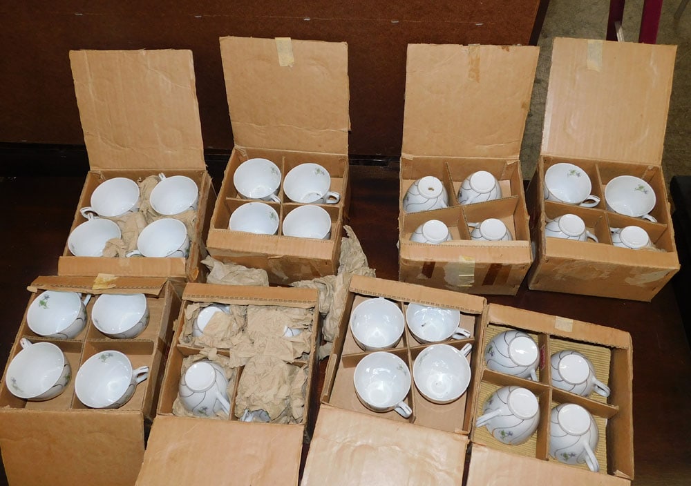 Lot Porcelain Cups (1 of 5)