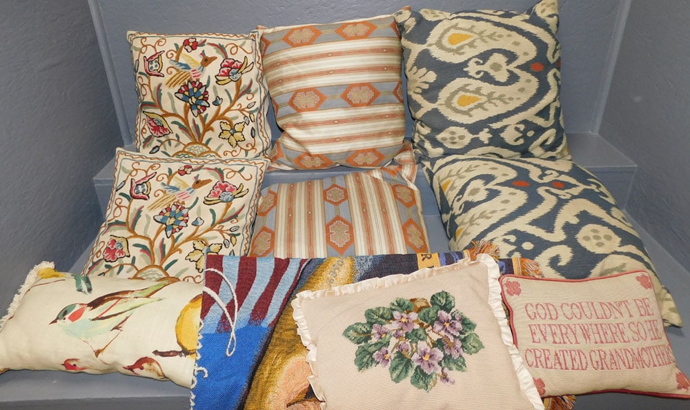 Lot of Pillows: Lot of Pillows. ALL DESCRIPTIONS AND ANY CONDITION STATEMENT GIVEN BY LANGSTON AUCTION GALLERY ARE STRICTLY OPINIONS AND LANGSTON'S SHALL HAVE NO RESPONSIBILITY FOR ERRORS OR OMISSIONS. THE ABSENCE OF