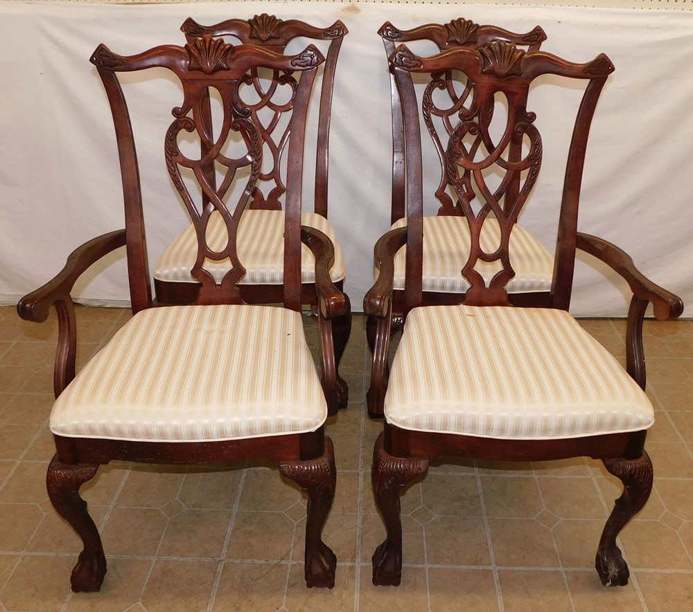 Set of 4 Carved Mahogany Chippendale Style Chairs: Set of 4 Carved Mahogany Chippendale Style Chairs . 41" H ALL DESCRIPTIONS AND ANY CONDITION STATEMENT GIVEN BY LANGSTON AUCTION GALLERY ARE STRICTLY OPINIONS AND LANGSTON'S SHALL HAVE NO RESPONSIBILI