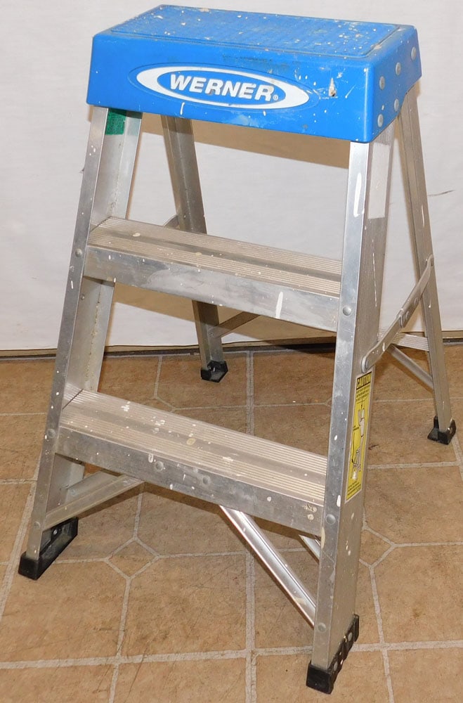 2 Ft. Step Ladder (1 of 2)