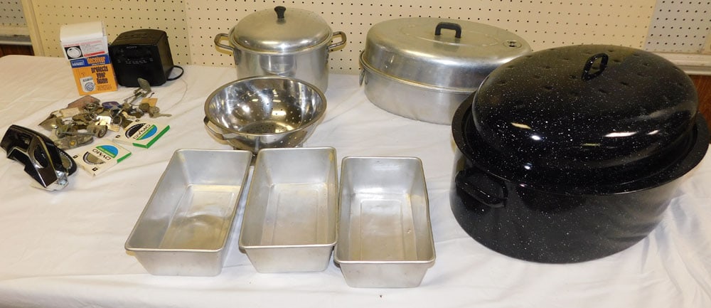 Lot Pots And Pans - Misc. Housewares (1 of 5)