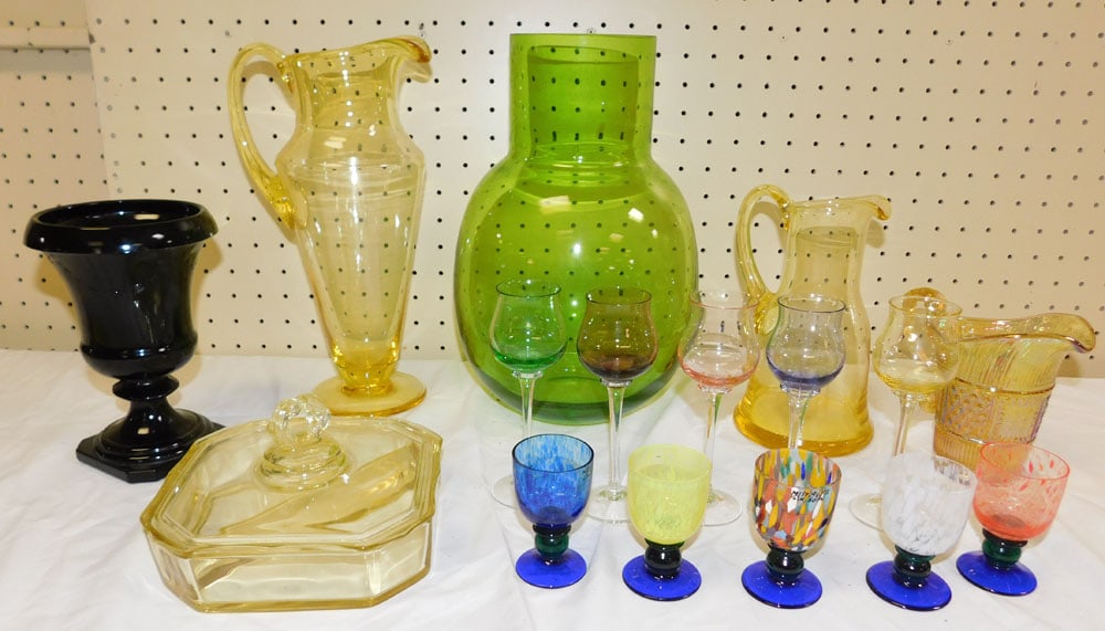 Lot Colored Glass Items (1 of 4)