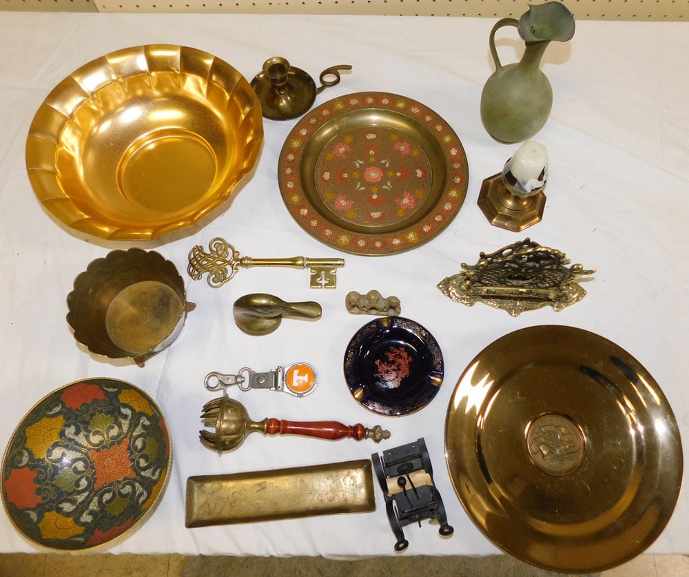 Lot Brass & Metal Items: Lot Brass & Metal Items. ALL DESCRIPTIONS AND ANY CONDITION STATEMENT GIVEN BY LANGSTON AUCTION GALLERY ARE STRICTLY OPINIONS AND LANGSTON'S SHALL HAVE NO RESPONSIBILITY FOR ERRORS OR OMISSIONS. THE A