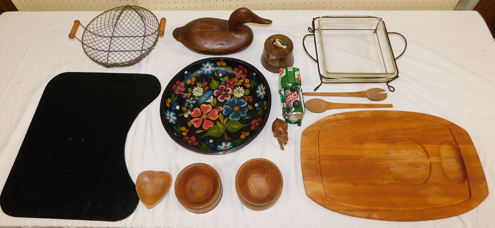 Lot Wooden Ware: Lot Wooden Ware. ALL DESCRIPTIONS AND ANY CONDITION STATEMENT GIVEN BY LANGSTON AUCTION GALLERY ARE STRICTLY OPINIONS AND LANGSTON'S SHALL HAVE NO RESPONSIBILITY FOR ERRORS OR OMISSIONS. THE ABSENCE O