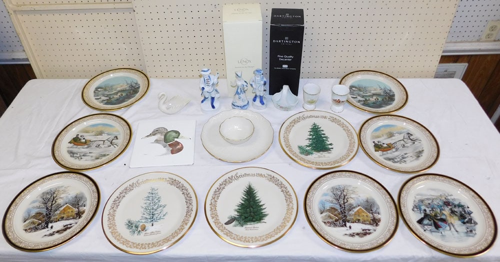 Lot Lenox Porcelain Items: Lot Lenox Porcelain Items. ALL DESCRIPTIONS AND ANY CONDITION STATEMENT GIVEN BY LANGSTON AUCTION GALLERY ARE STRICTLY OPINIONS AND LANGSTON'S SHALL HAVE NO RESPONSIBILITY FOR ERRORS OR OMISSIONS. THE