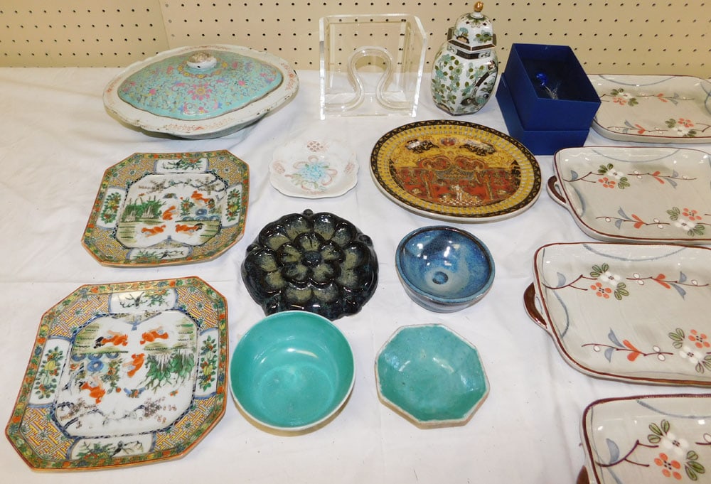 Lot Oriental Porcelain Items (1 of 2)