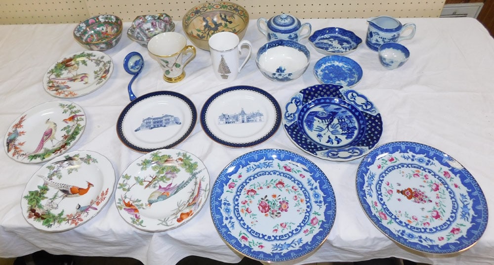 Lot Oriental Porcelain Items (1 of 3)