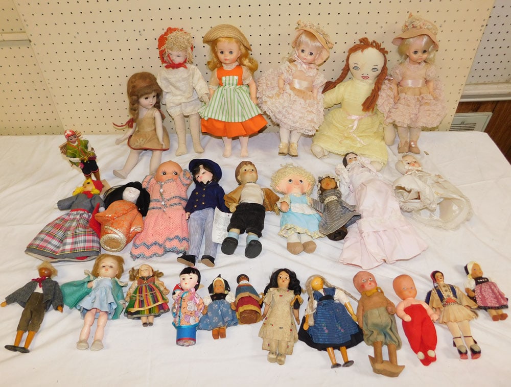 Lot Vintage Dolls Auction