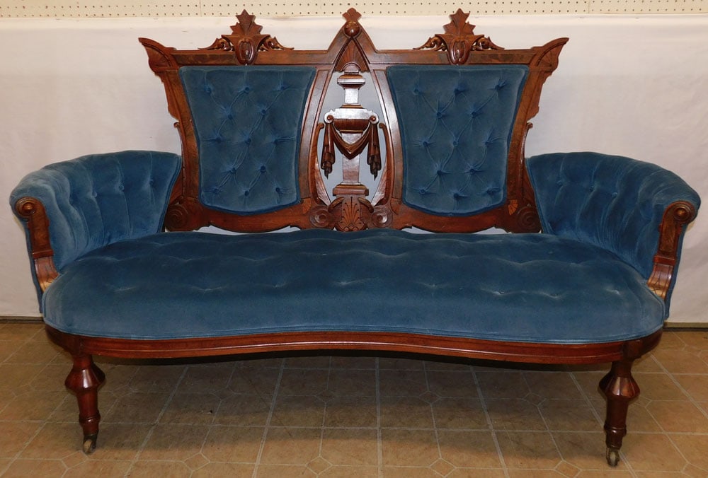 Walnut Victorian Sofa (1 of 6)