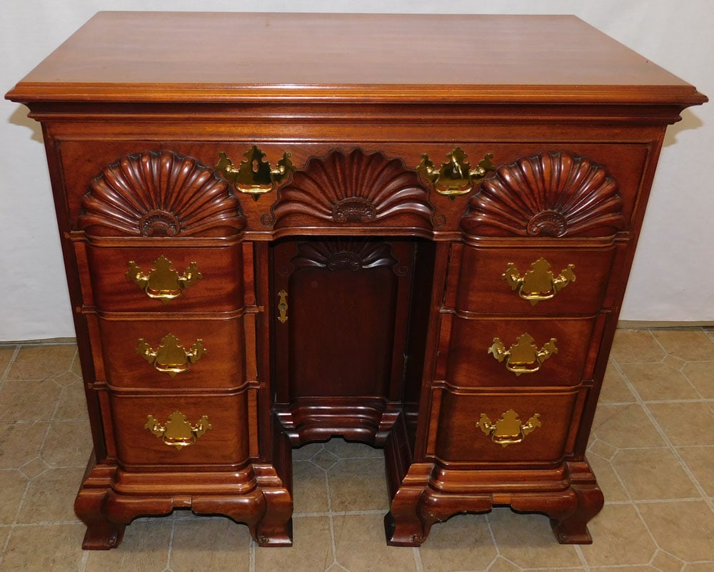 Newport Mahogany Shell Carved Block Front Knee Hole Chest (1 of 9)