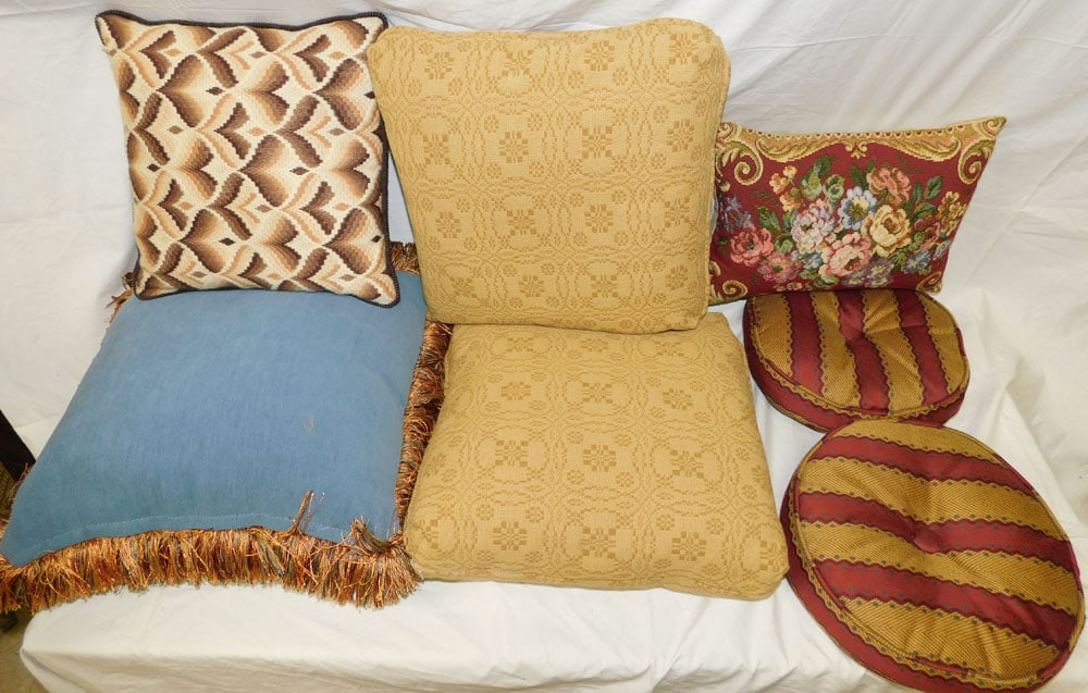 Lot Pillows (1 of 3)