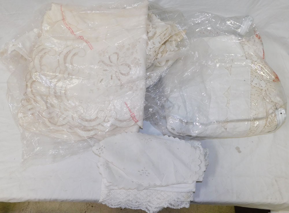 Lot Linens: Lot Linens. ALL DESCRIPTIONS AND ANY CONDITION STATEMENT GIVEN BY LANGSTON AUCTION GALLERY ARE STRICTLY OPINIONS AND LANGSTON'S SHALL HAVE NO RESPONSIBILITY FOR ERRORS OR OMISSIONS. THE ABSENCE OF A C