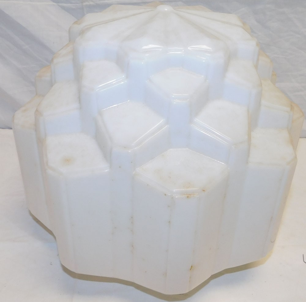 Art Deco Glass Light Fixture Shade: Art Deco Glass Light Fixture Shade. 10 1/2" H ALL DESCRIPTIONS AND ANY CONDITION STATEMENT GIVEN BY LANGSTON AUCTION GALLERY ARE STRICTLY OPINIONS AND LANGSTON'S SHALL HAVE NO RESPONSIBILITY FOR ERROR