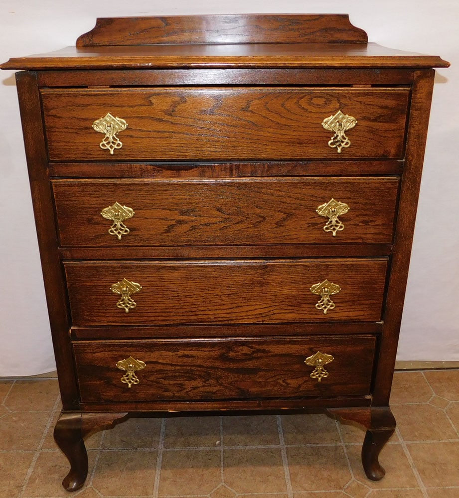 Oak Four Drawer Chest (1 of 5)