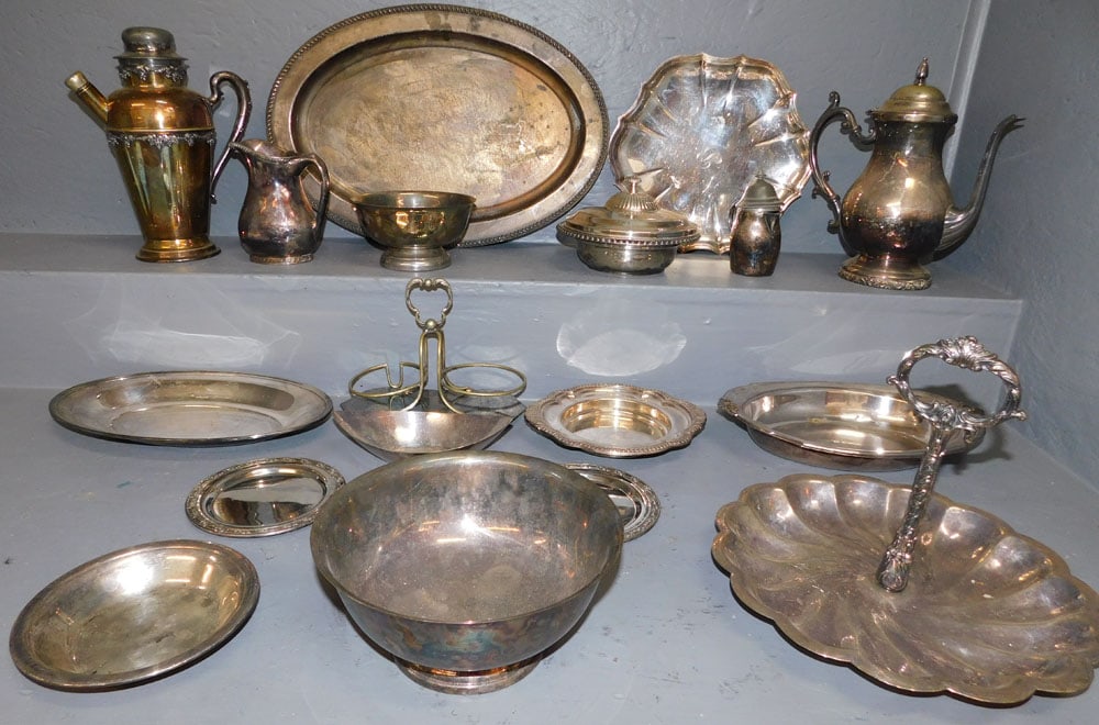 Lot Silver Plate Items: Lot Silver Plate Items. ALL DESCRIPTIONS AND ANY CONDITION STATEMENT GIVEN BY LANGSTON AUCTION GALLERY ARE STRICTLY OPINIONS AND LANGSTON'S SHALL HAVE NO RESPONSIBILITY FOR ERRORS OR OMISSIONS. THE AB