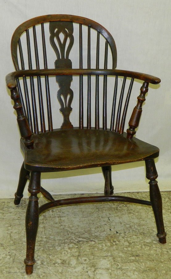 Period 19th century English Windsor arm chair.: Period 19th century English Windsor arm chair.