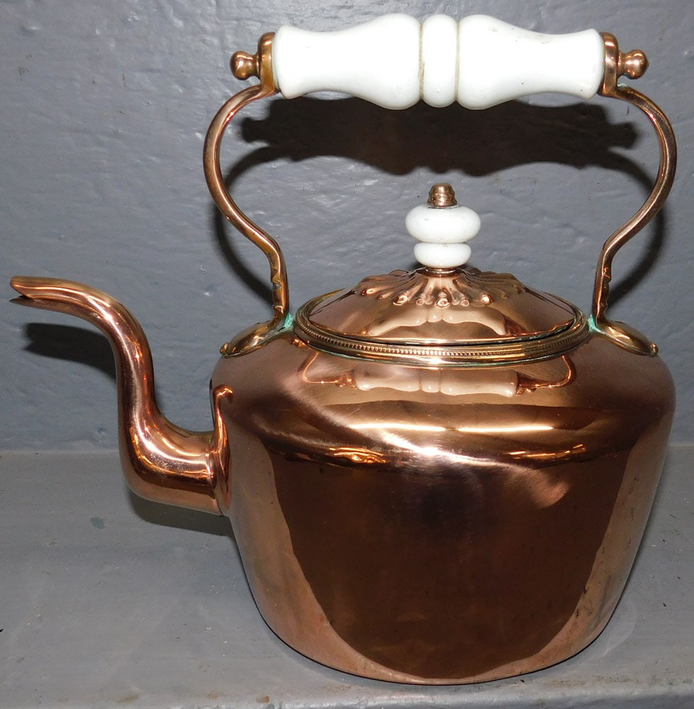 19th Century Polished Dovetailed Copper Kettle : 19th Century Polished Dovetailed Copper Kettle . 10 1/4" H ALL DESCRIPTIONS AND ANY CONDITION STATEMENT GIVEN BY LANGSTON AUCTION GALLERY ARE STRICTLY OPINIONS AND LANGSTON'S SHALL HAVE NO RESPONSIBIL