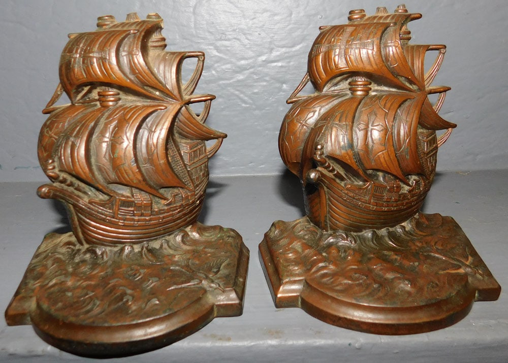 Pair Painted Metal Ship Bookends: Pair Painted Metal Ship Bookends. 5 1/2" H ALL DESCRIPTIONS AND ANY CONDITION STATEMENT GIVEN BY LANGSTON AUCTION GALLERY ARE STRICTLY OPINIONS AND LANGSTON'S SHALL HAVE NO RESPONSIBILITY FOR ERRORS O