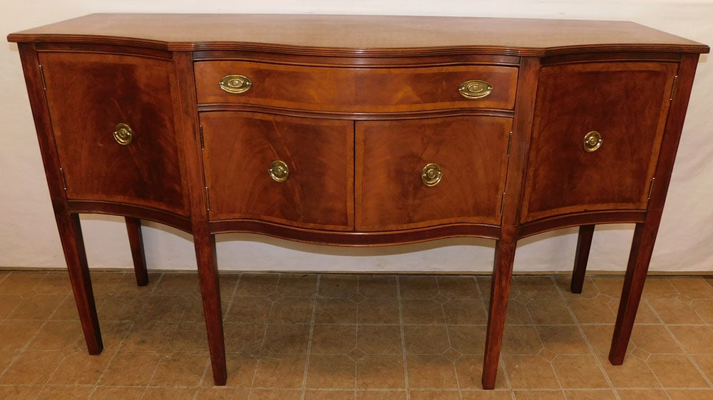 Mahogany & Burl Elmwood Banded Serpentine Front Side Board (1 of 10)