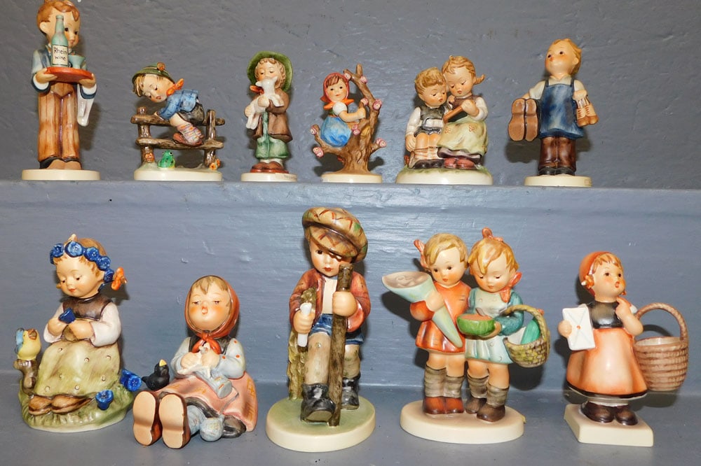 Lot 11 Hummel Figurines (1 of 4)