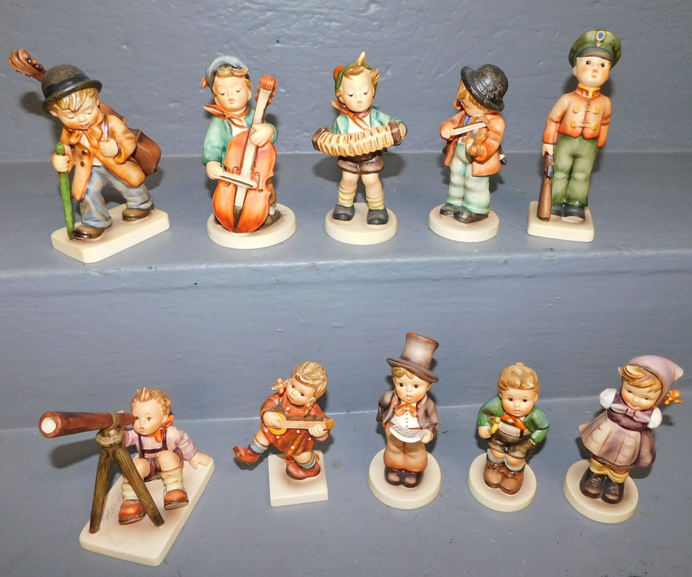 Lot 10 Hummel Figurines: Lot 10 Hummel Figurines. ALL DESCRIPTIONS AND ANY CONDITION STATEMENT GIVEN BY LANGSTON AUCTION GALLERY ARE STRICTLY OPINIONS AND LANGSTON'S SHALL HAVE NO RESPONSIBILITY FOR ERRORS OR OMISSIONS. THE A