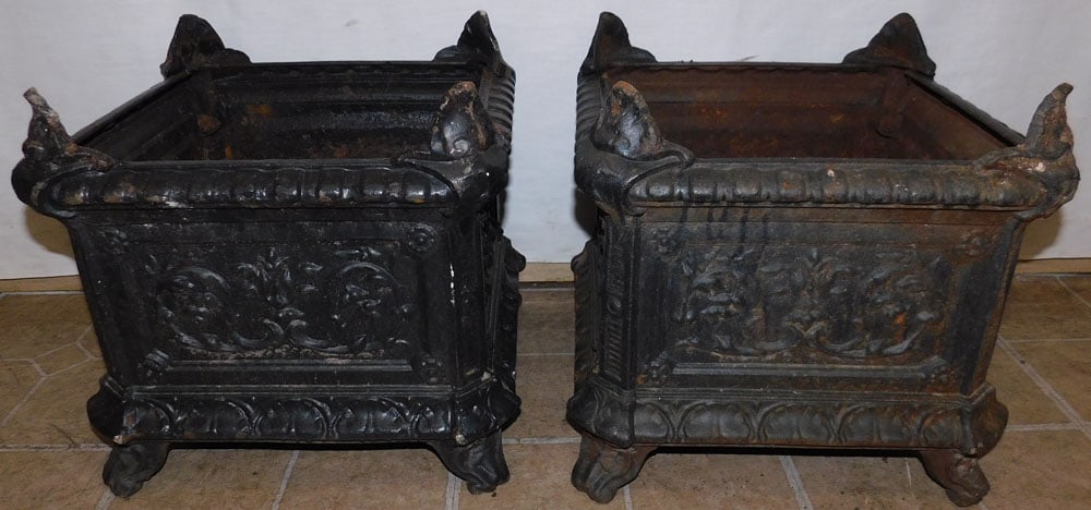 Pair of Antique Cast Iron Planters  (1 of 4)